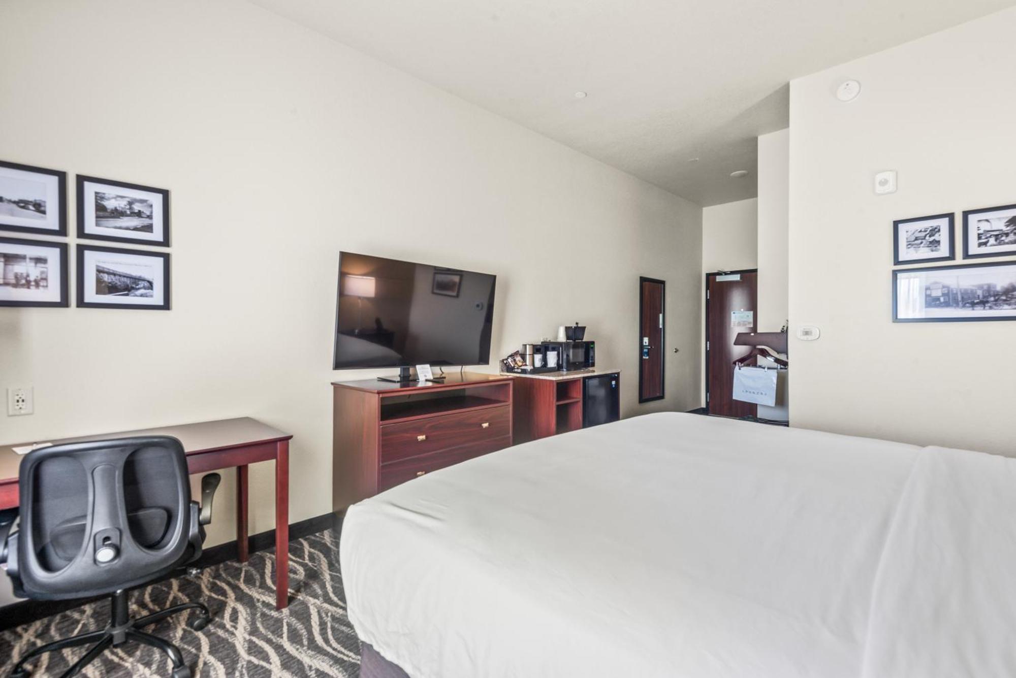 Cobblestone Hotel & Suites - คัลแมน ภายนอก รูปภาพ